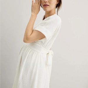 Maternity dress. Midi length made with soft double gauze fabric.